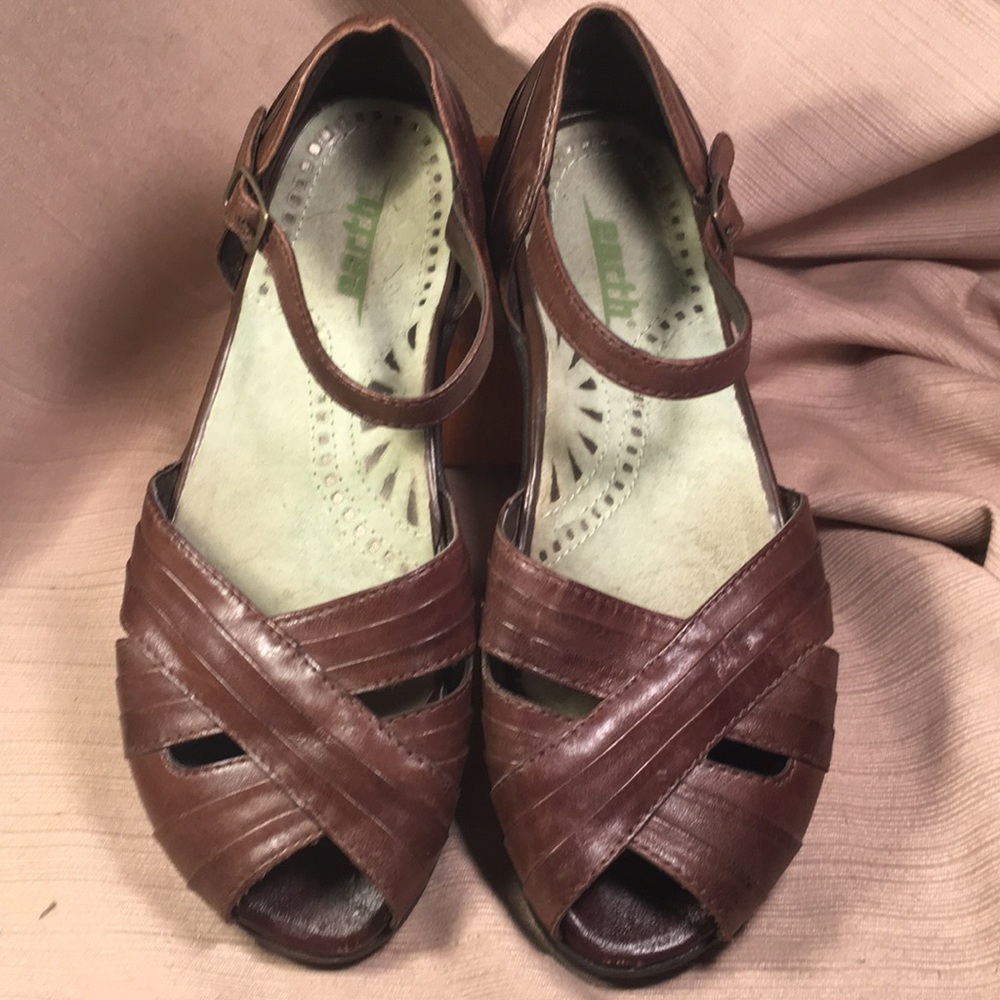 Earth leather ankle strap peep toe sandals